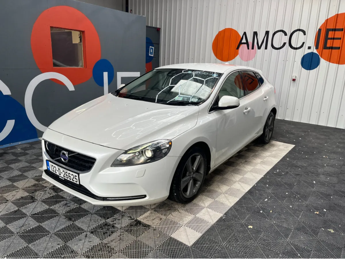 Volvo V40 T4 SE /  1.6 PETROL / 117k KMs / AUTOMAT - Image 2