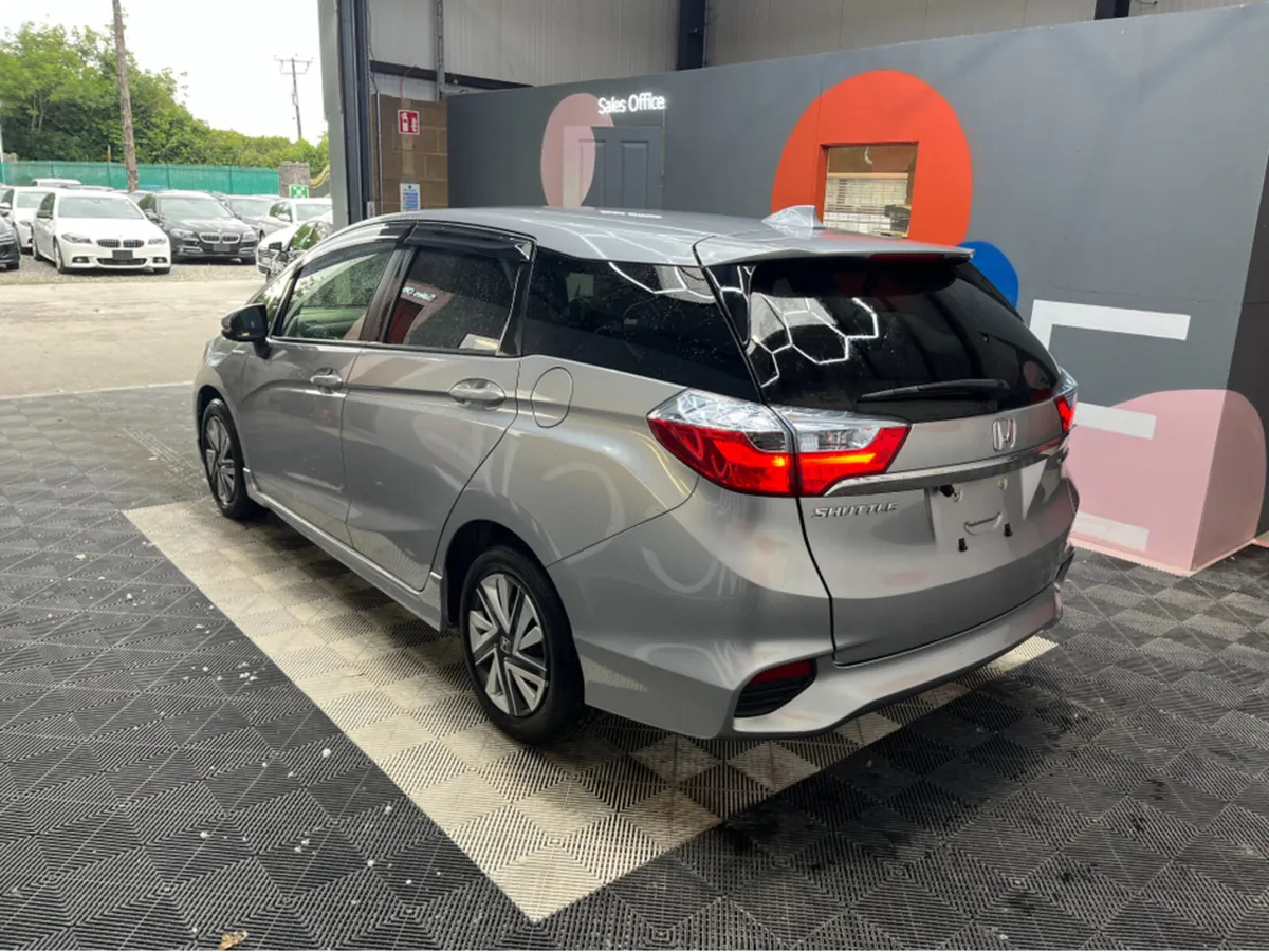 Honda Shuttle 1.5 HYBRID / 112k KMs /  AUTOMATIC & - Image 4