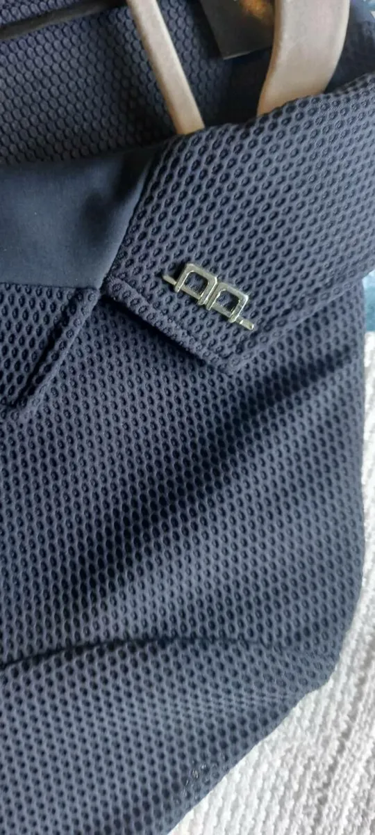 A  A  young shoujumpers jacket   xs - Image 4