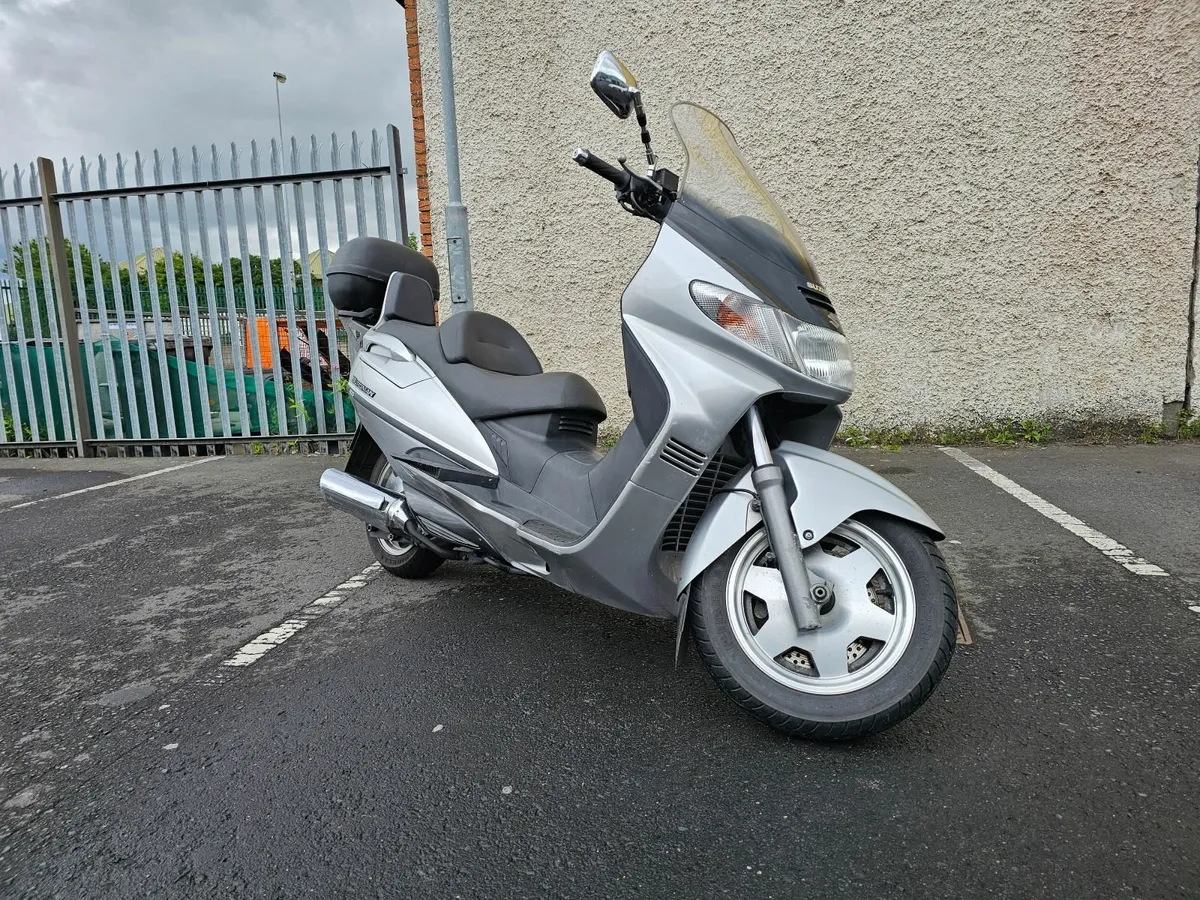 Suzuki Burgman 400 - Image 1