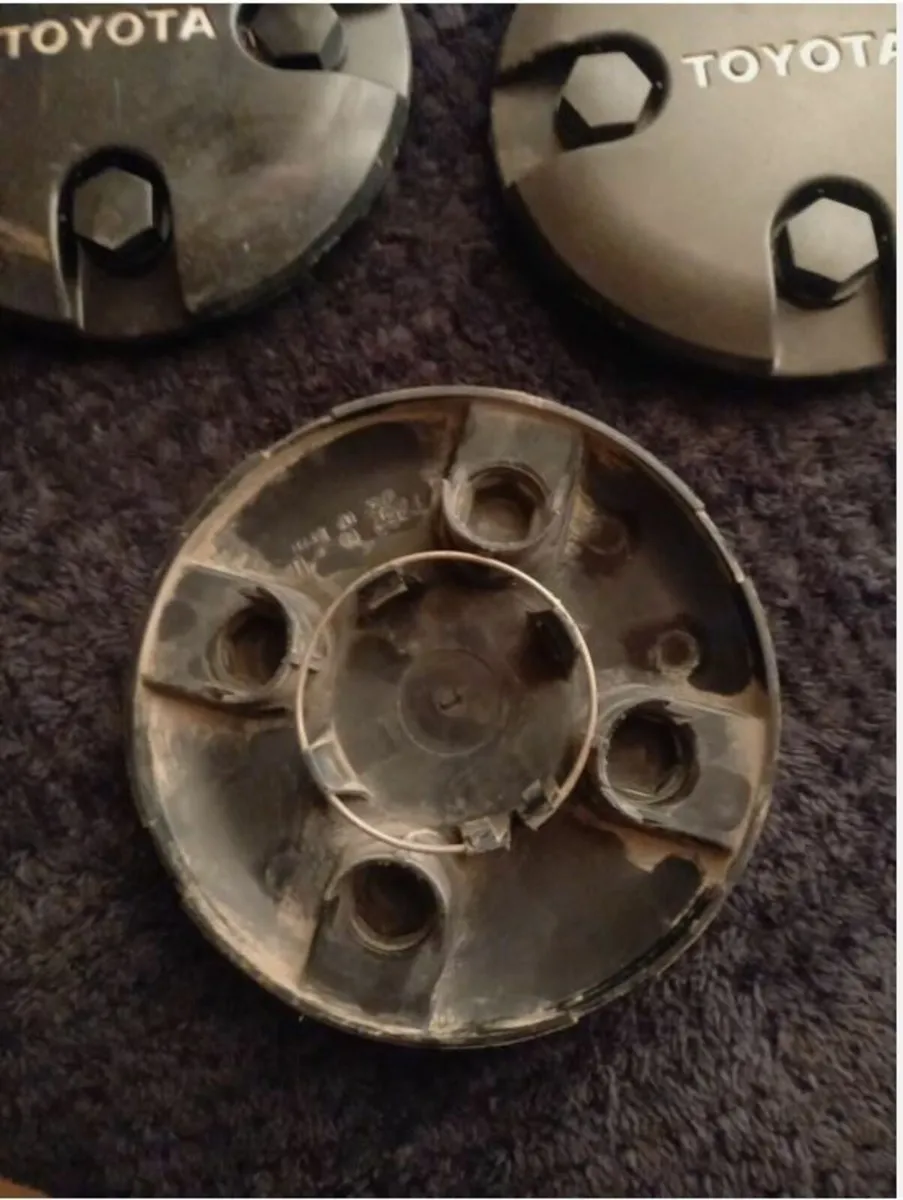 Set of 4 x Genuine Toyota Corolla E9 Wheel Caps - Image 4