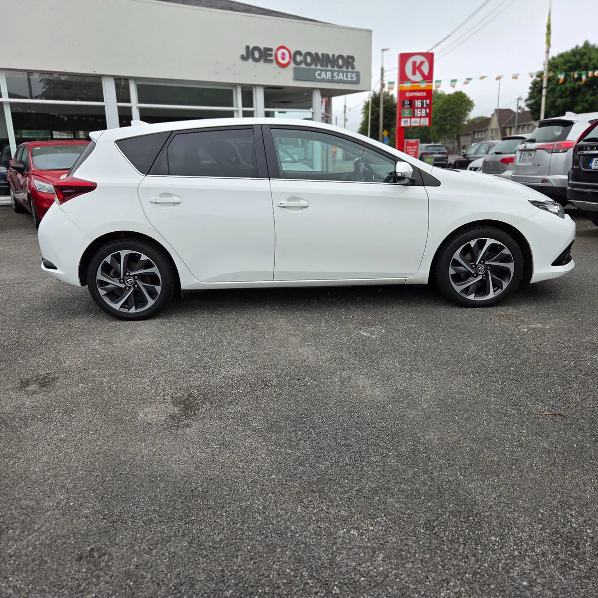 Toyota Auris 2017 1.2 Petrol 5DR Soleil - Image 3