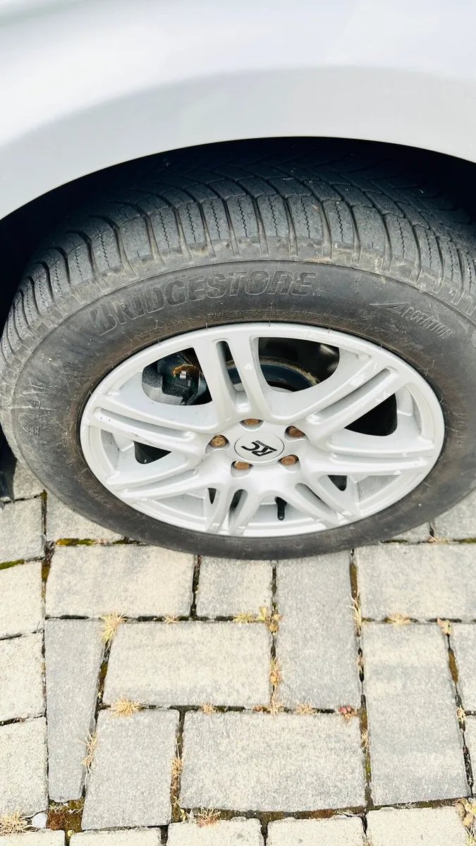 Car - Image 2