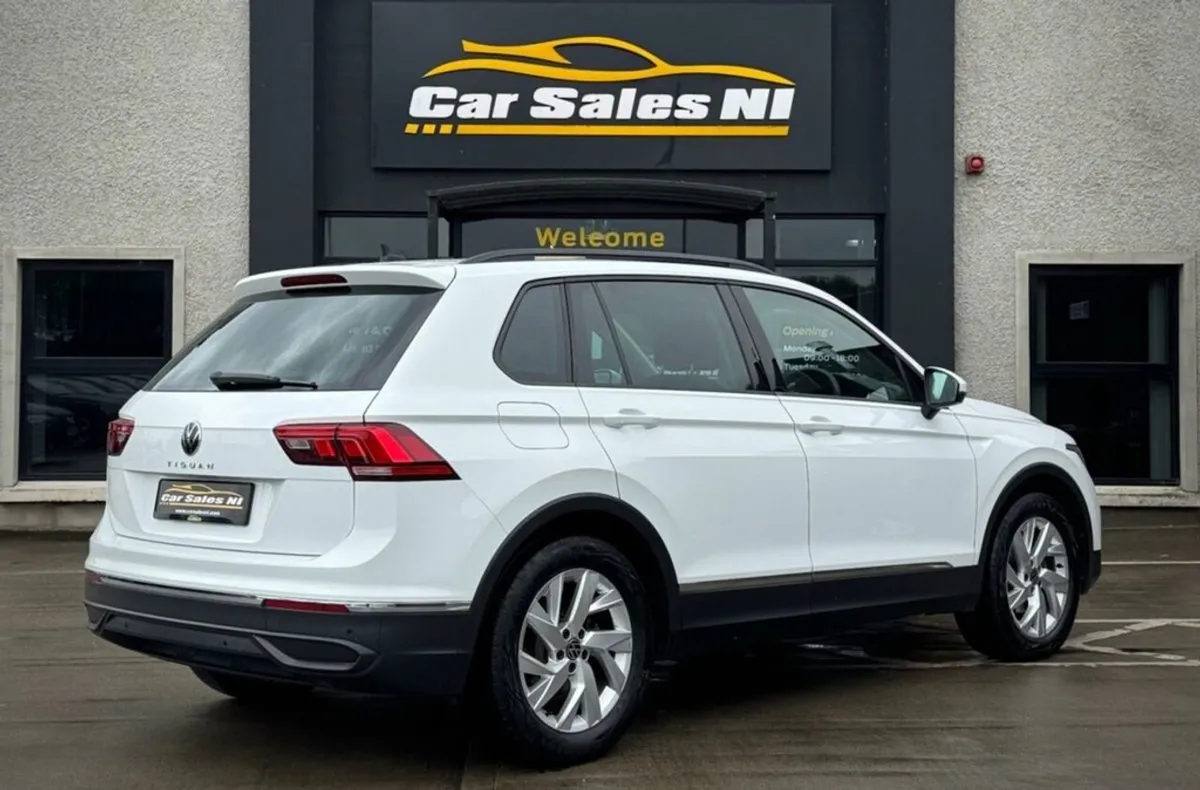 Volkswagen Tiguan 2.0 TDI Life SUV 5dr Diesel DSG - Image 3