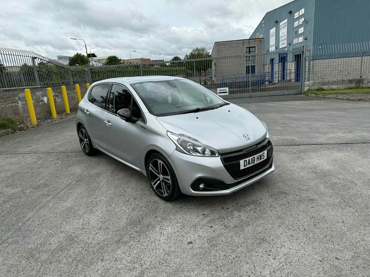 Peugeot 208 gt-line automatic - Image 1