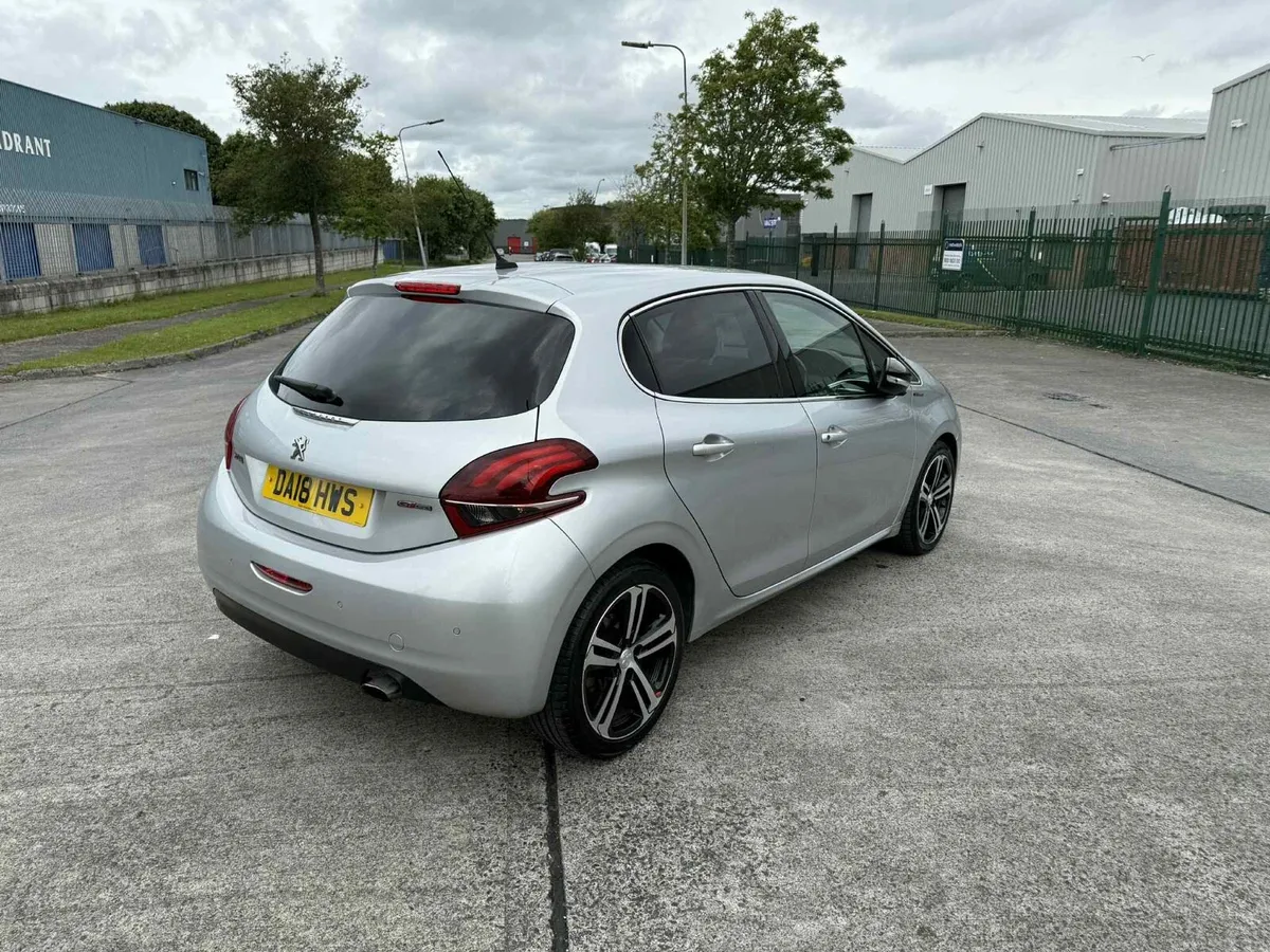 Peugeot 208 gt-line automatic - Image 4