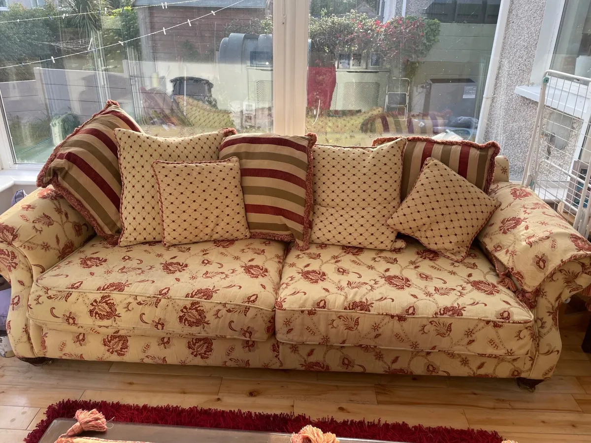 Fineline couch - Image 1