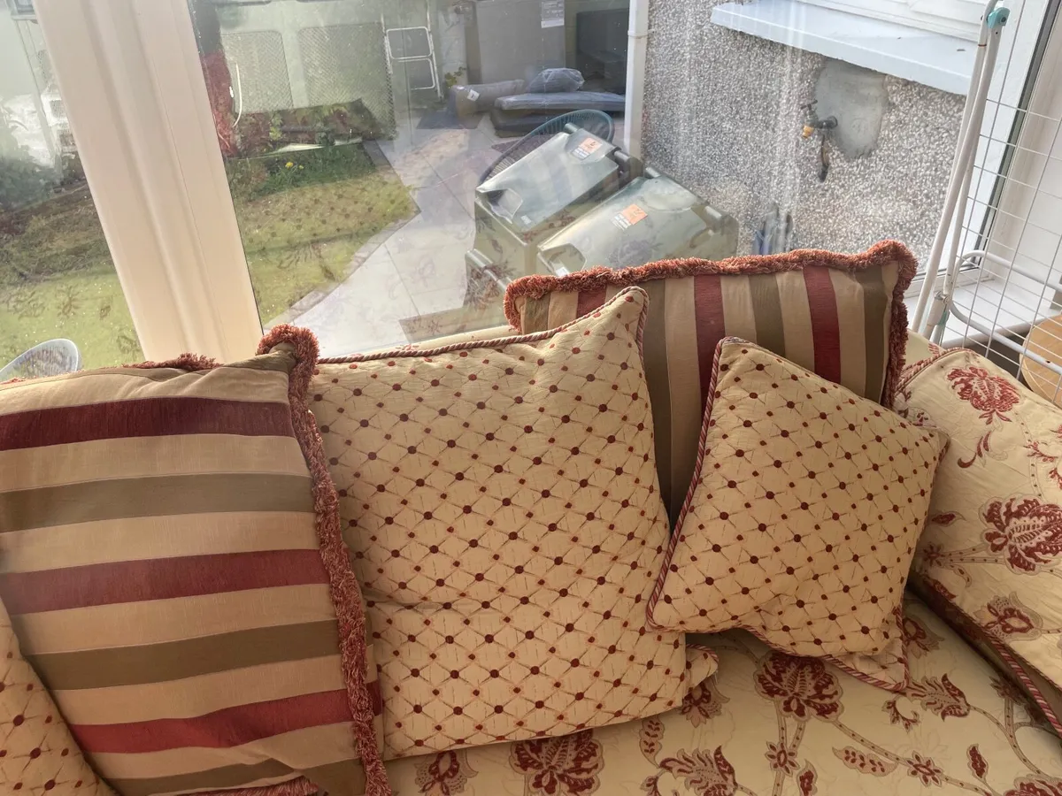 Fineline couch - Image 4