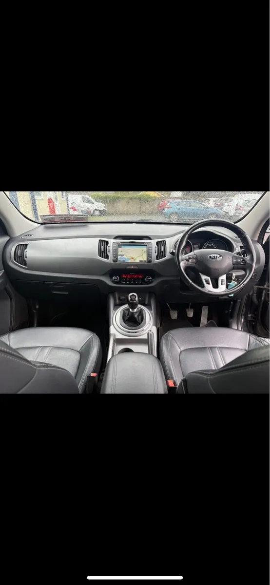 Black Kia Sportage 1.7 diesel - Image 1