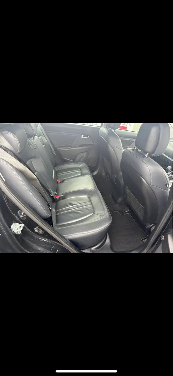 Black Kia Sportage 1.7 diesel - Image 2