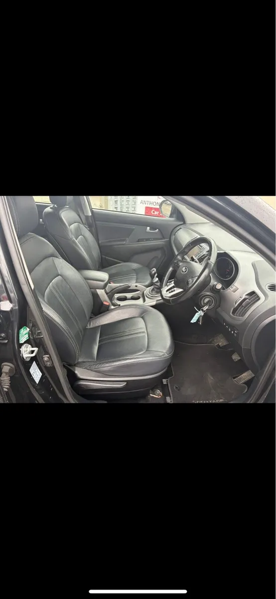 Black Kia Sportage 1.7 diesel - Image 3