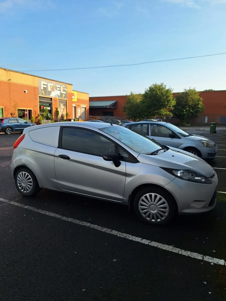 Ford Fiesta 2012 - Image 2