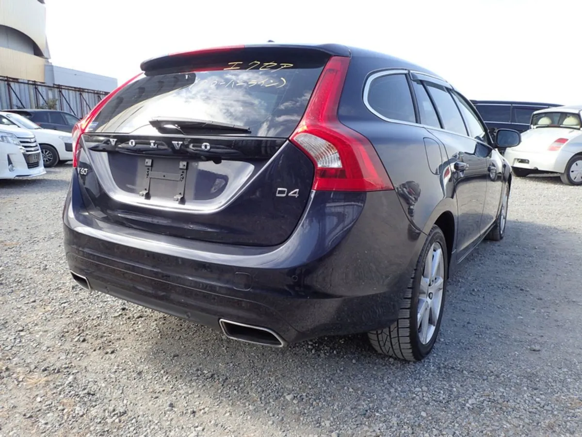 Volvo V60 2.0 D4 SE Luxury Diesel 190 BHP Automat - Image 3