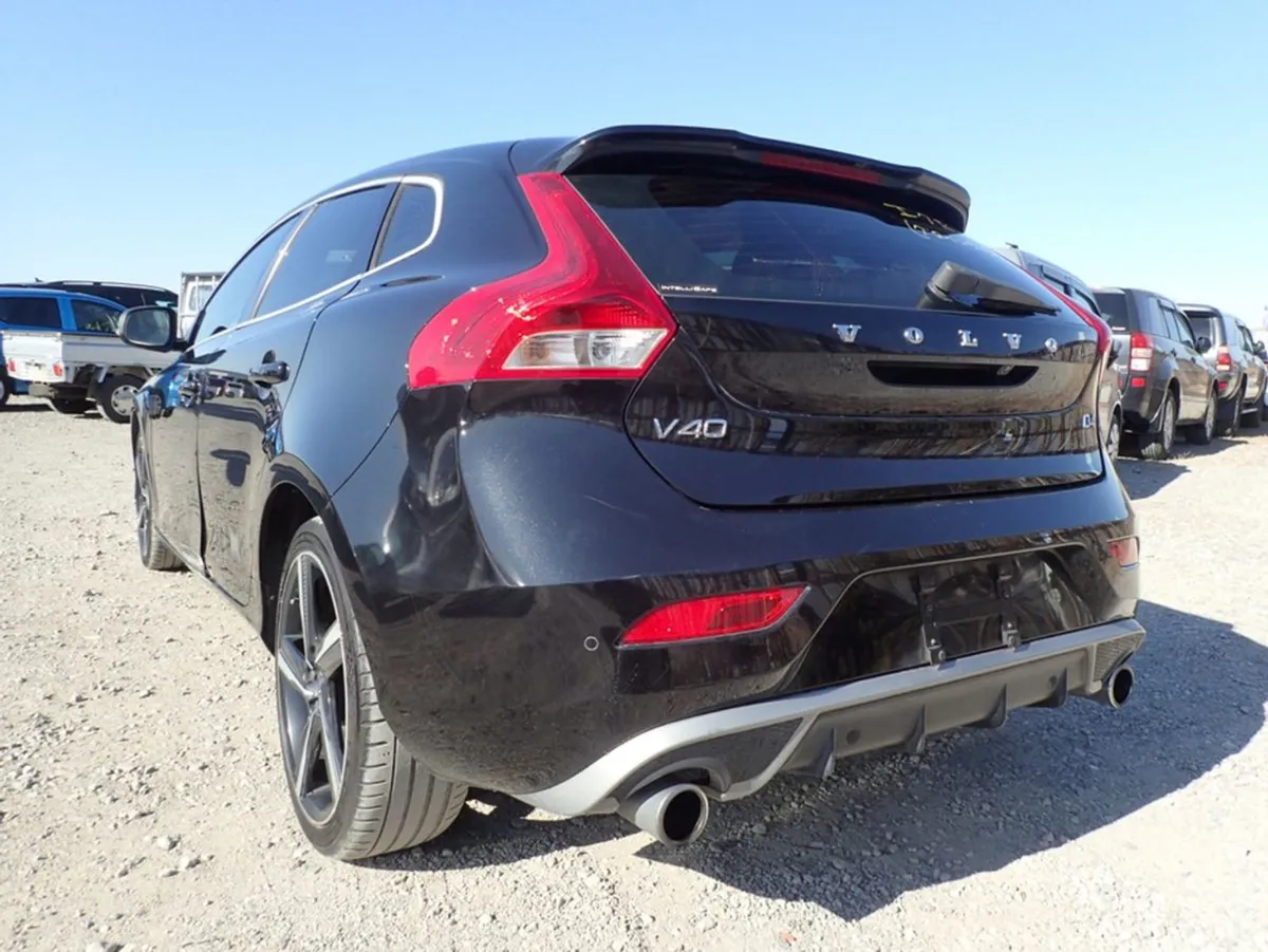 Volvo V40 2.0 D4 Diesel R-design Edition Auto // - Image 2