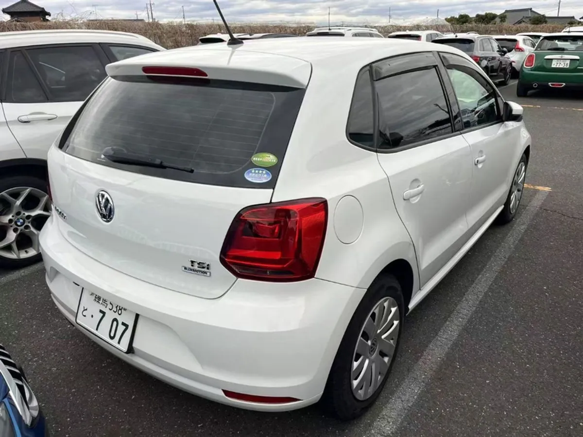 Volkswagen Polo 1.2 TSI Comfortline Plus Petrol A - Image 3
