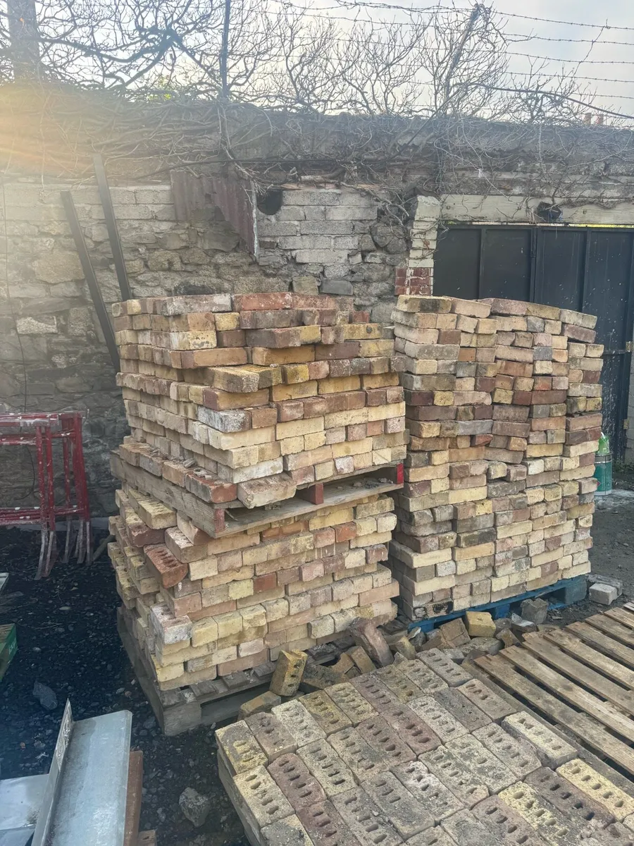 Yellow bricks - Image 1
