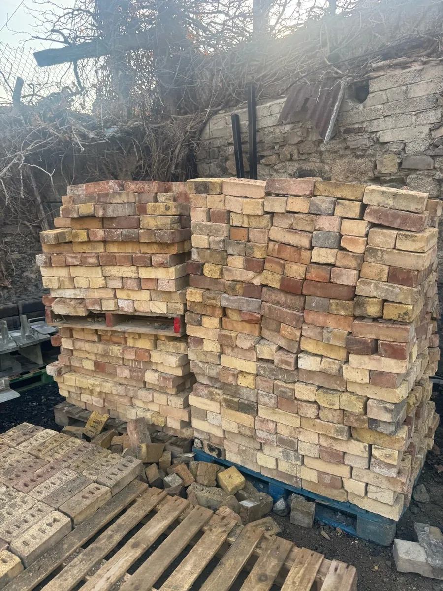 Yellow bricks - Image 2
