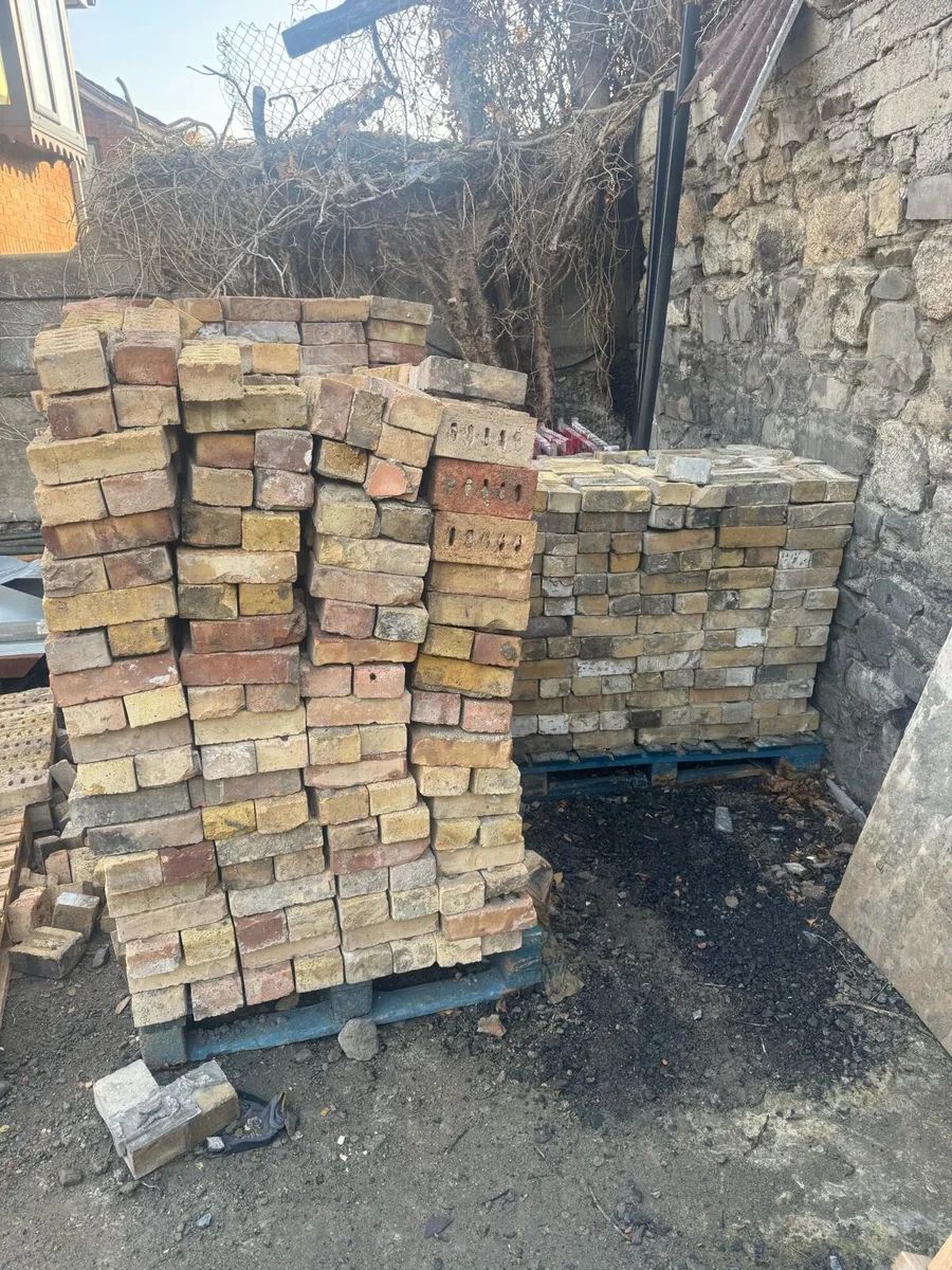 Yellow bricks - Image 3