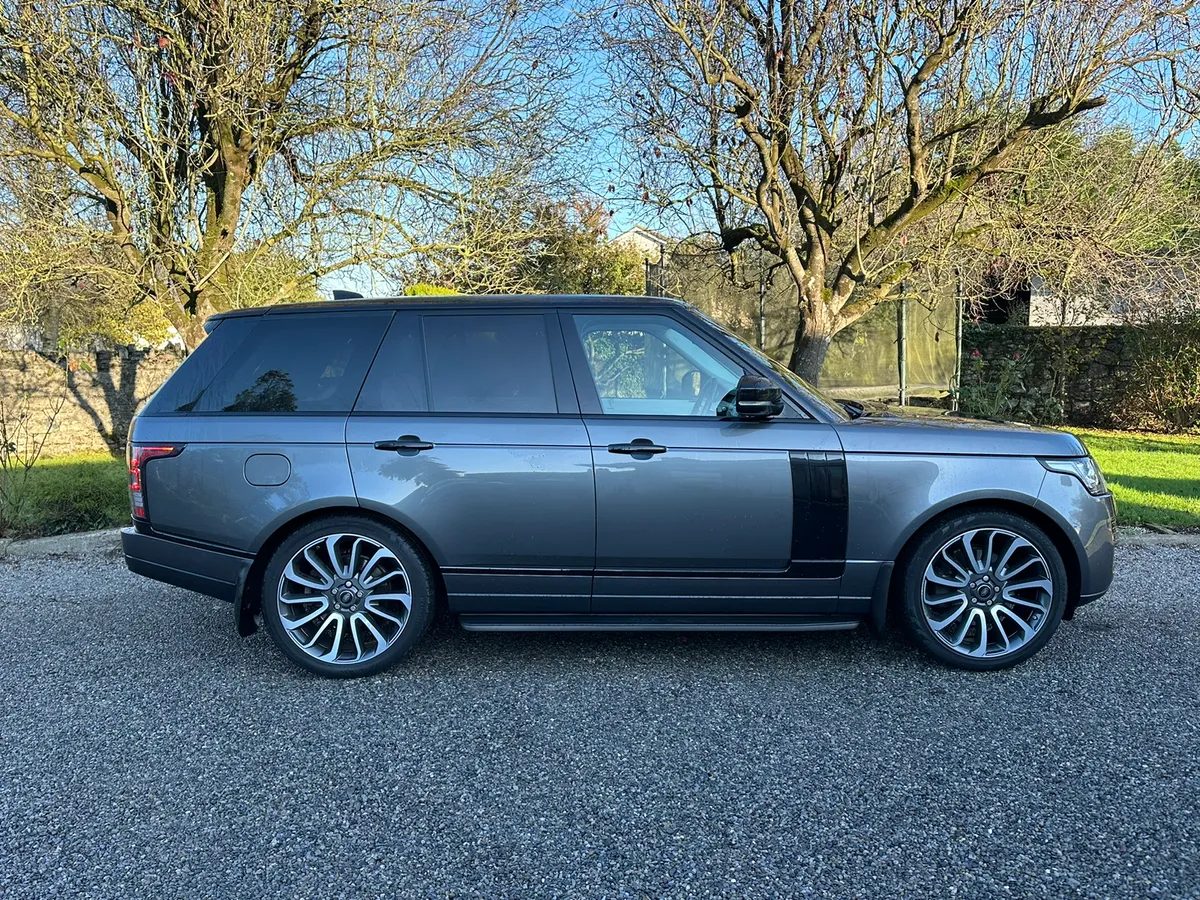 Range Rover Vogue - Black Pack - Pan Roof - Image 3