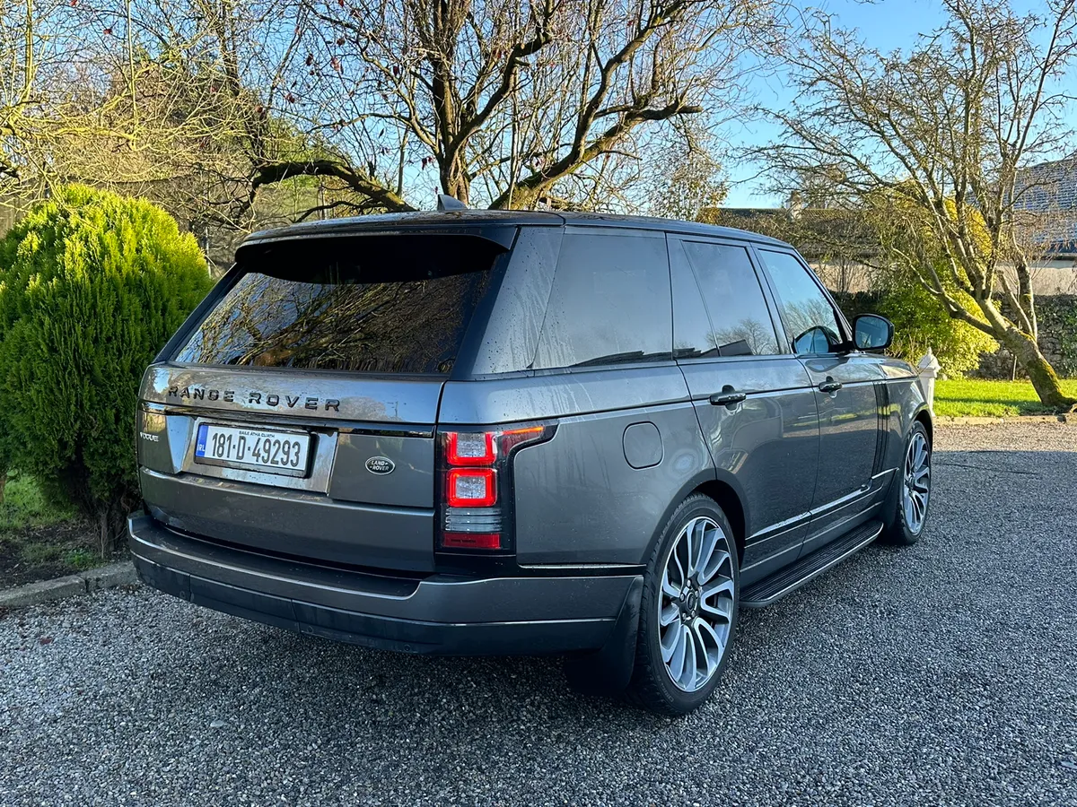 Range Rover Vogue - Black Pack - Pan Roof - Image 4