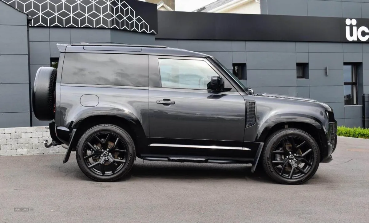 Land Rover Defender 90 3.0 D250 Mhev X-dynamic SE - Image 4