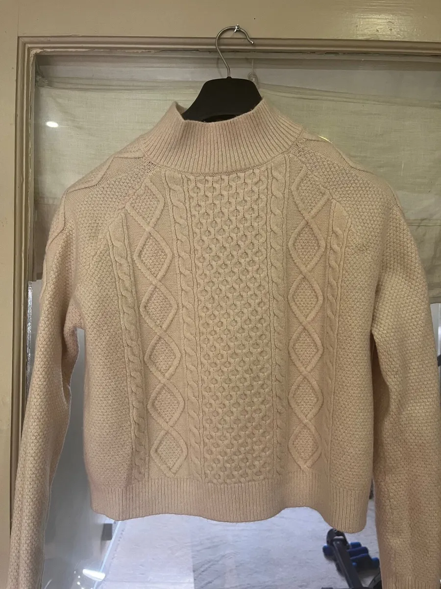 Gorgeous short jumper - Image 1