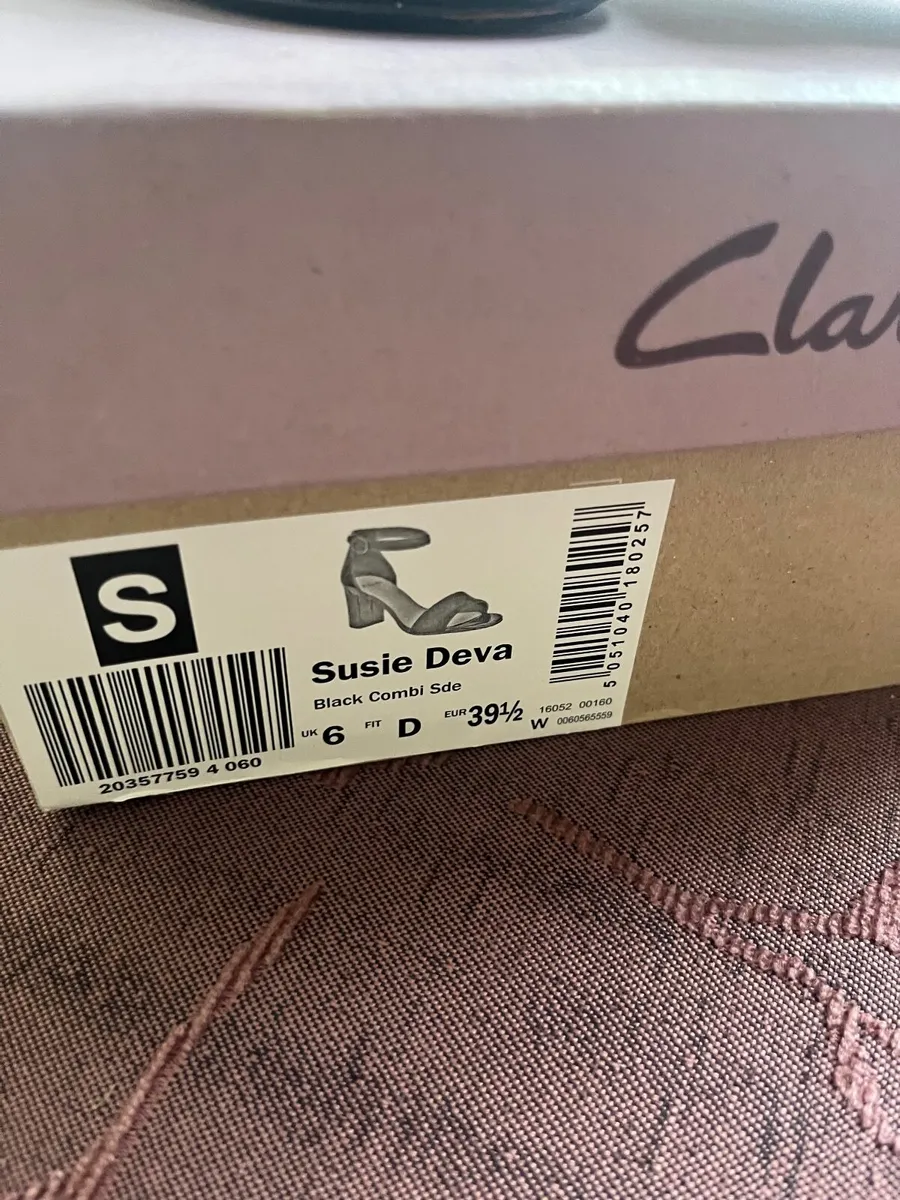 Gorgeous Clarke’s sandals - Image 3
