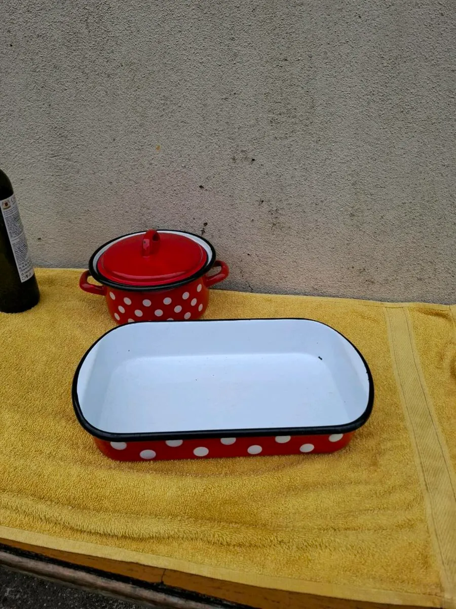 Vintage enamel tray and pot postage possible - Image 1