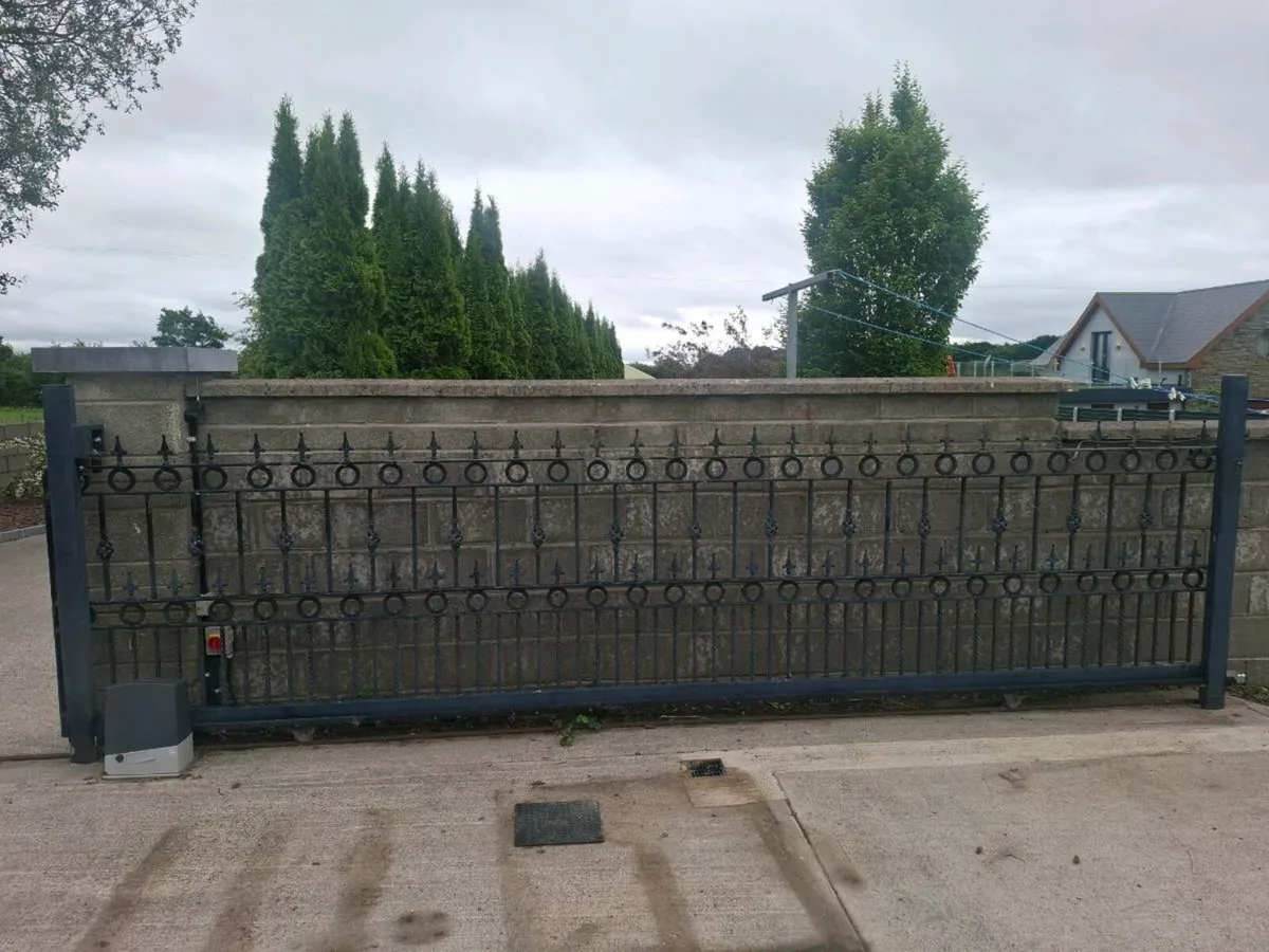 Sliding gate - Image 1