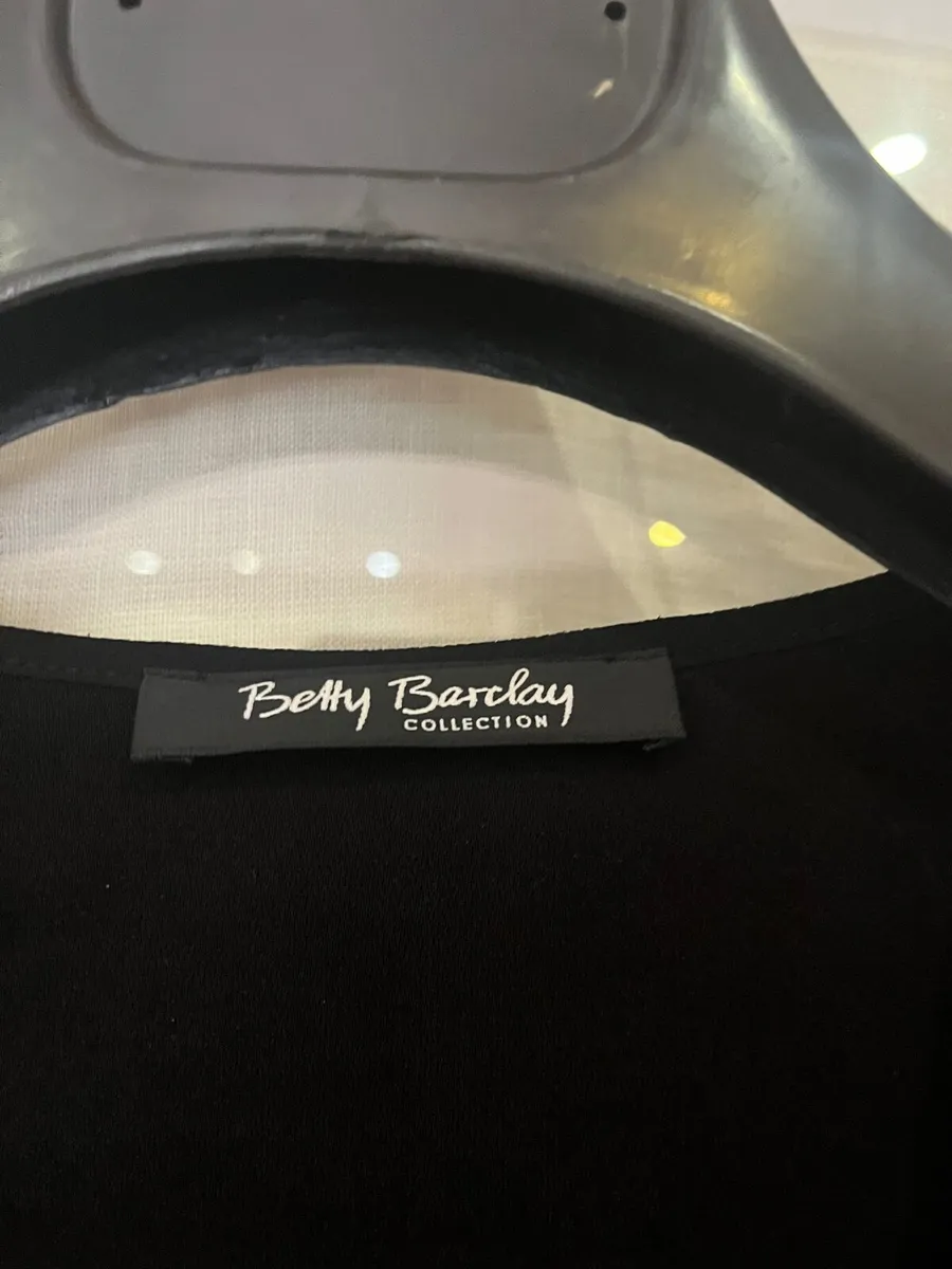 Betty Barclay black top - Image 2