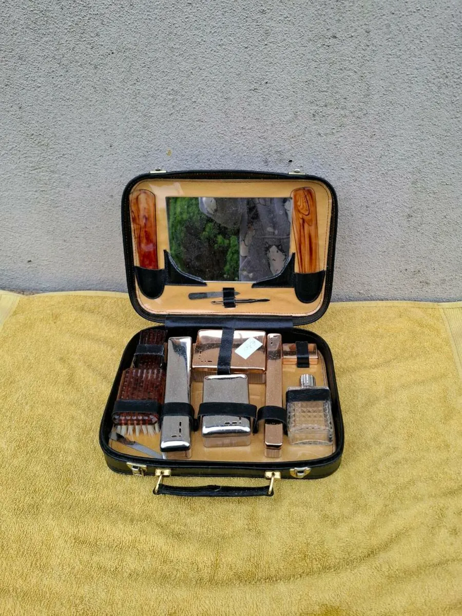 Vintage travel case  box postage possible