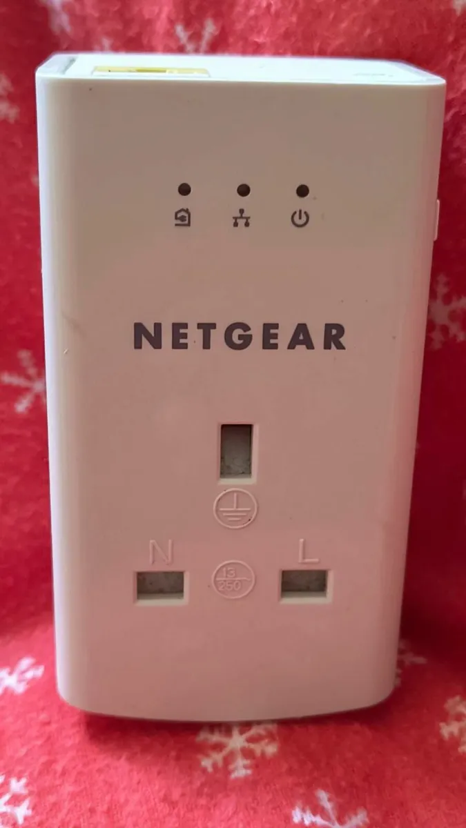 NETGEAR WiFi Range Extender Network 2 adapter! - Image 1