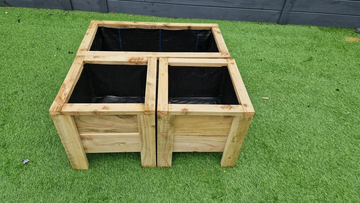 set of 3 small planters - Image 1