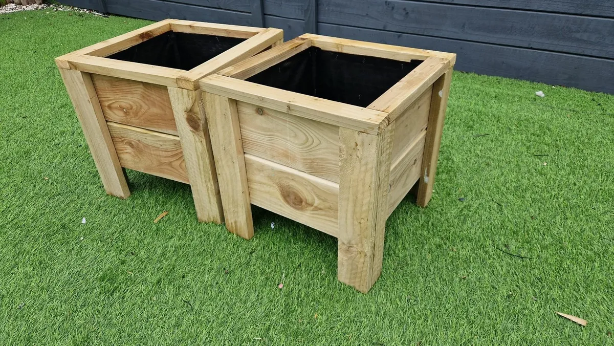 Set of 2 small planters - Image 2