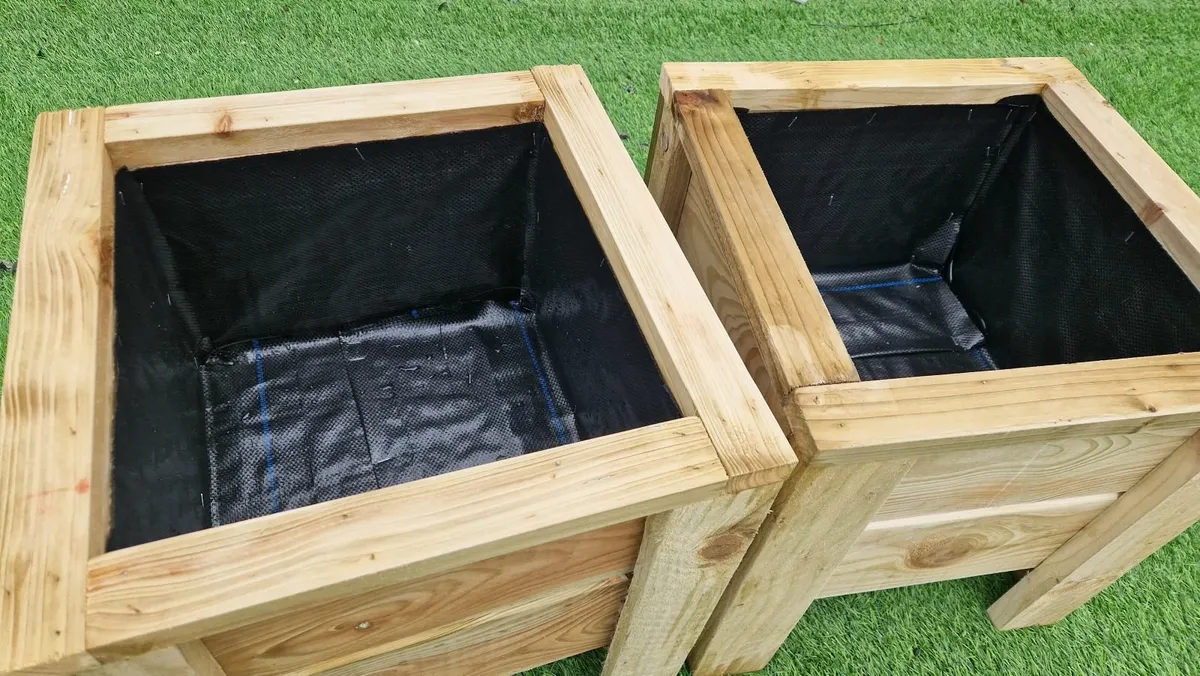 Set of 2 small planters - Image 3