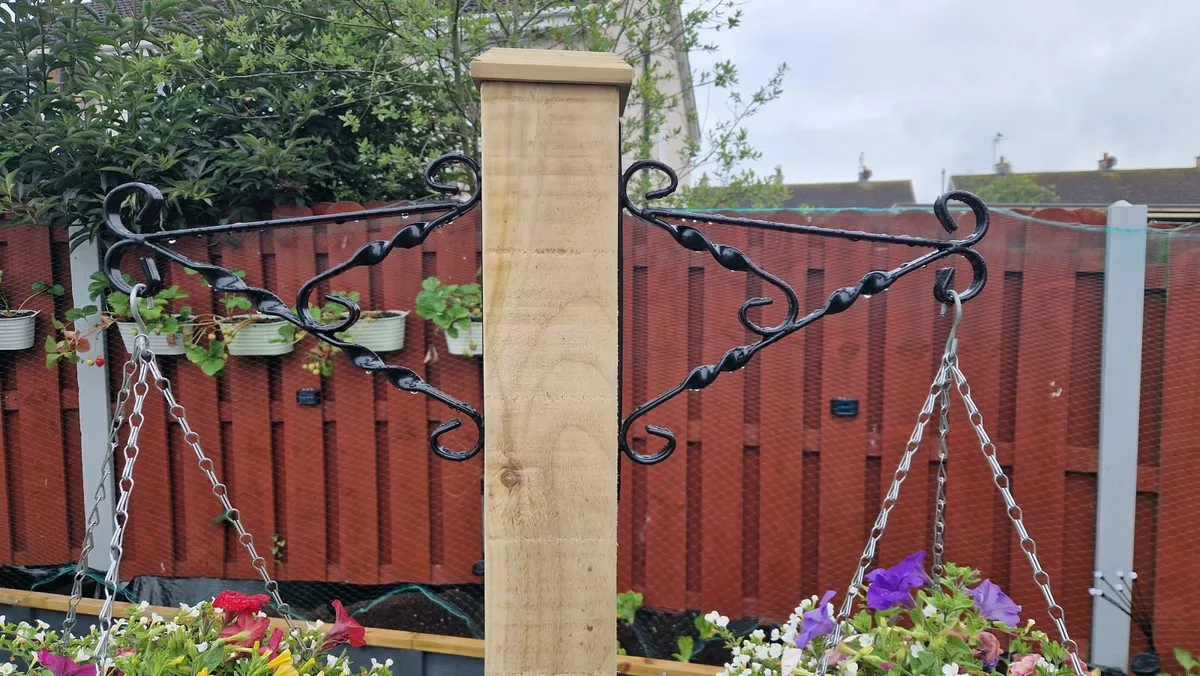 Wooden Planter with Hanging Basket Pole - Image 4