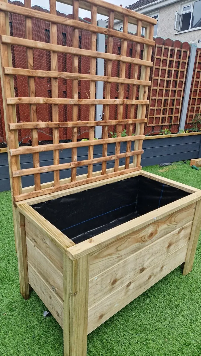 Wooden Planter with Trellis - Image 2