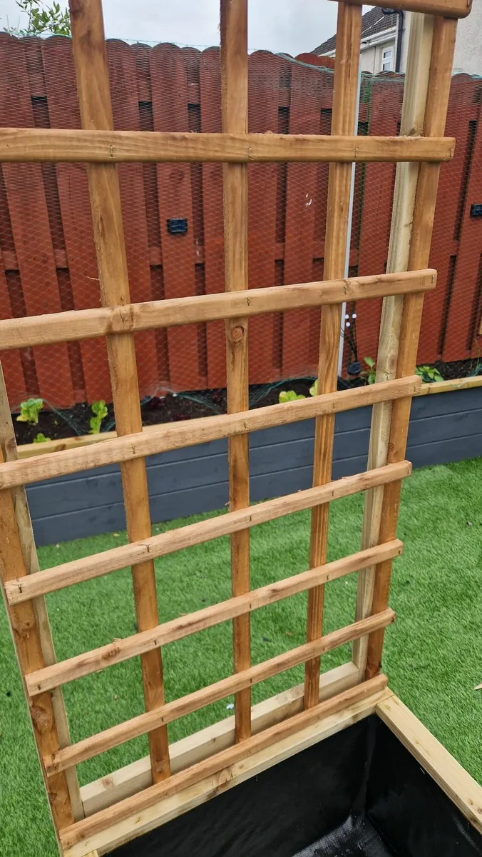Wooden Planter with Tall Trellis - Image 1