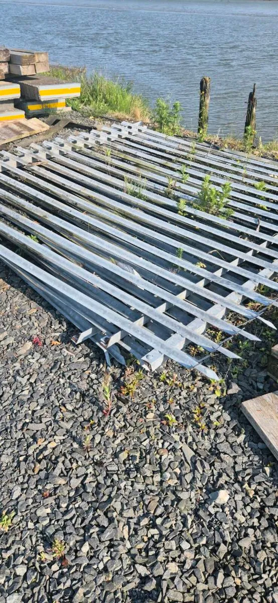 Palisade fencing