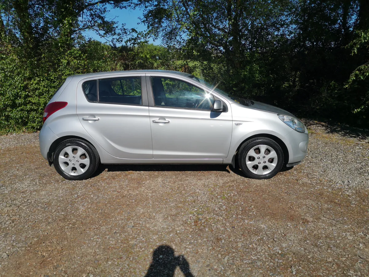 10 Hyundai I20 Only 55890Km 1 Owner NCT August 26 - Image 3