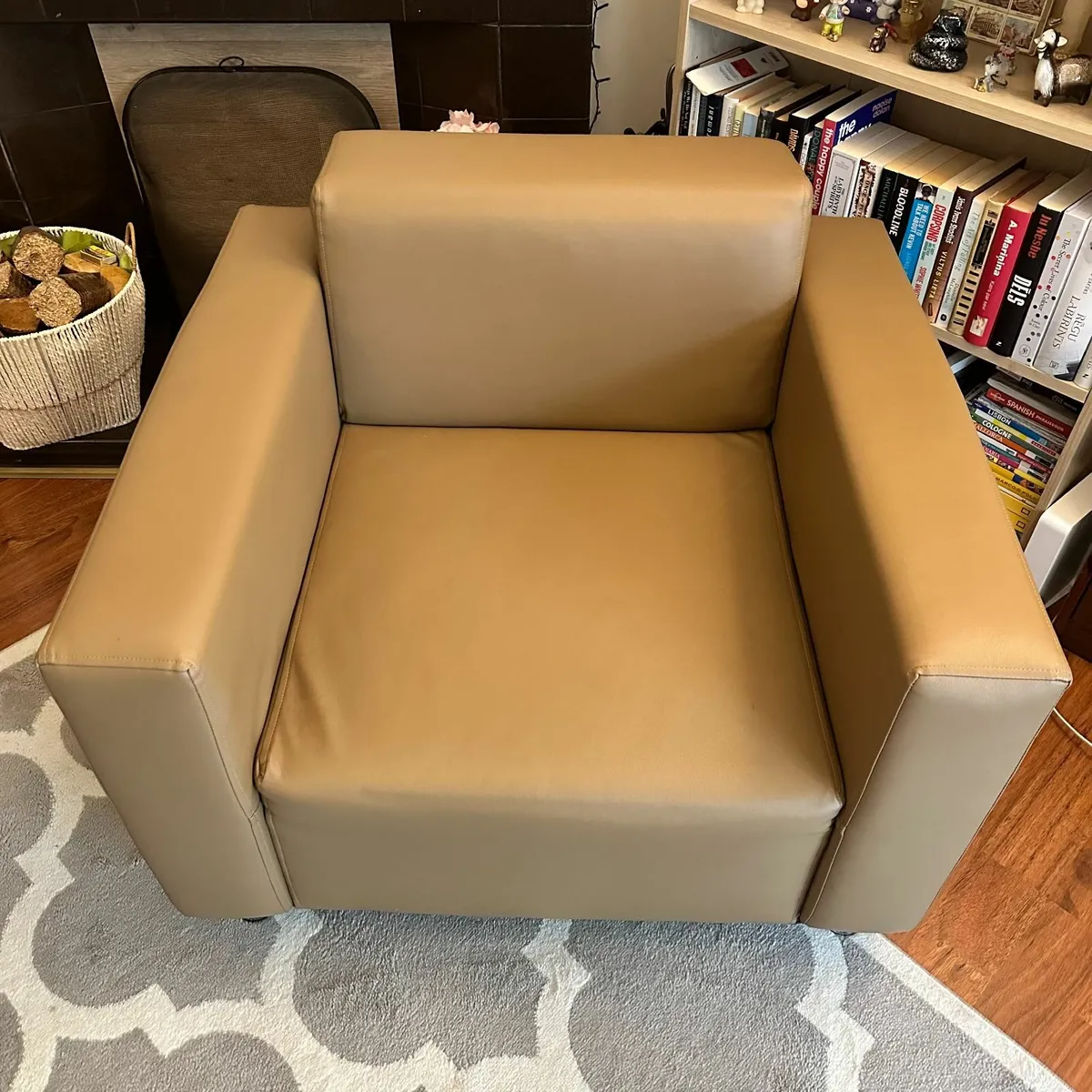Armchair - Image 1