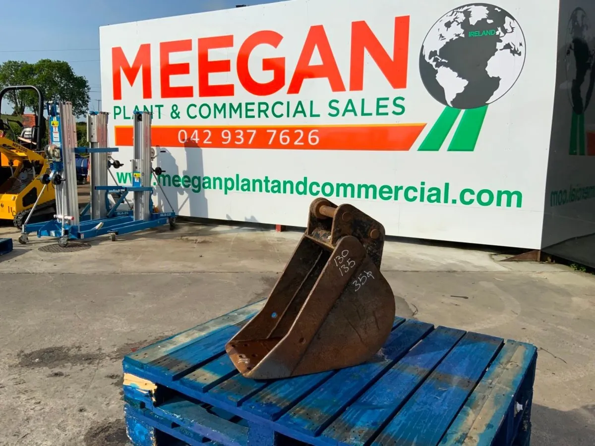12" MINI DIGGER BUCKET........35mm PINS........23 - Image 2
