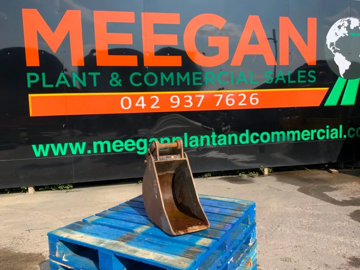 12" MINI DIGGER BUCKET........35mm PINS........23 - Image 1