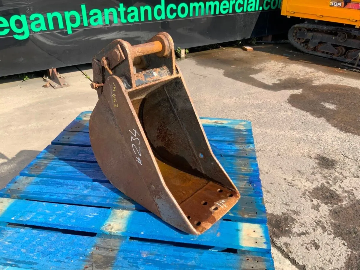 12" MINI DIGGER BUCKET........35mm PINS........23 - Image 3