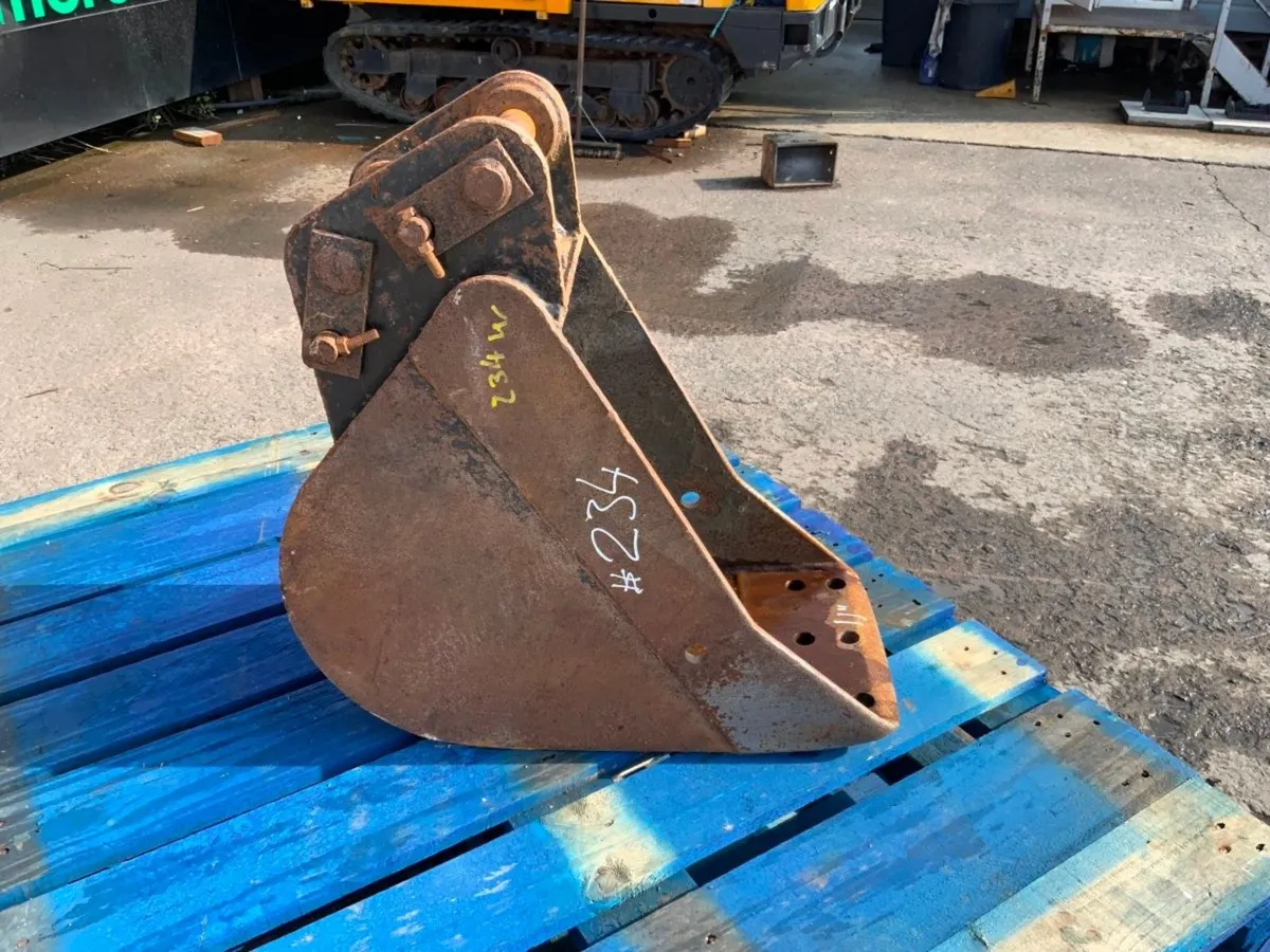 12" MINI DIGGER BUCKET........35mm PINS........23 - Image 4