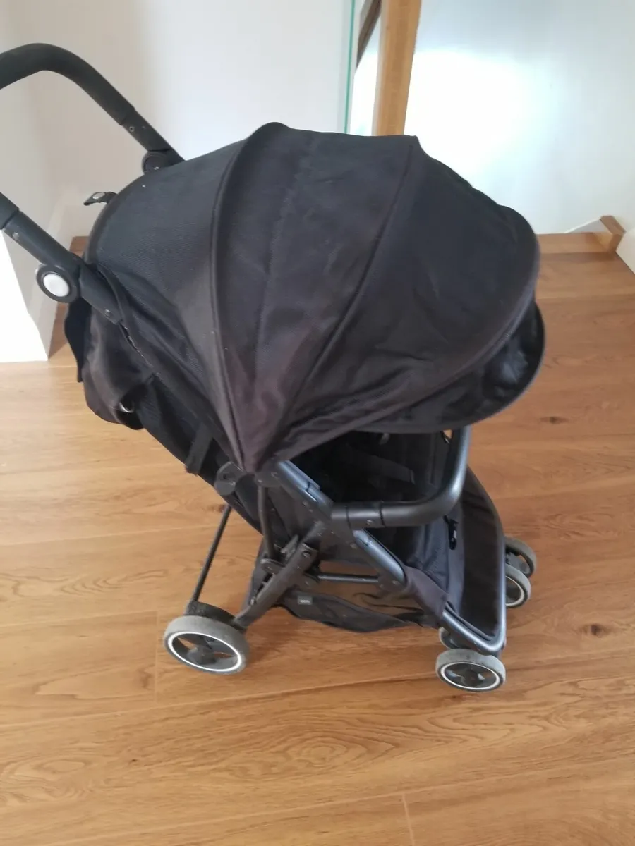 Mamas and papas travel pram - Image 4