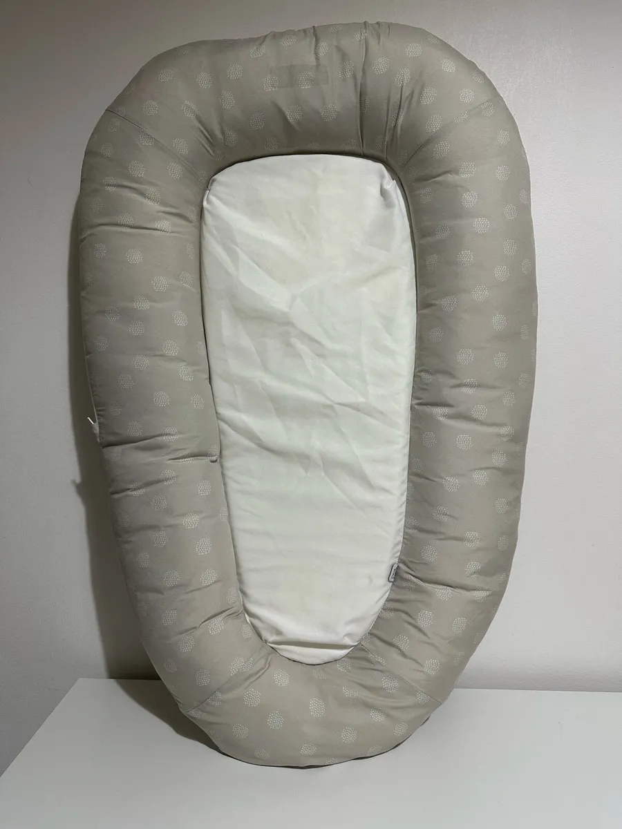 nursing pillow, clevamama baby pod, baby bath tub - Image 2