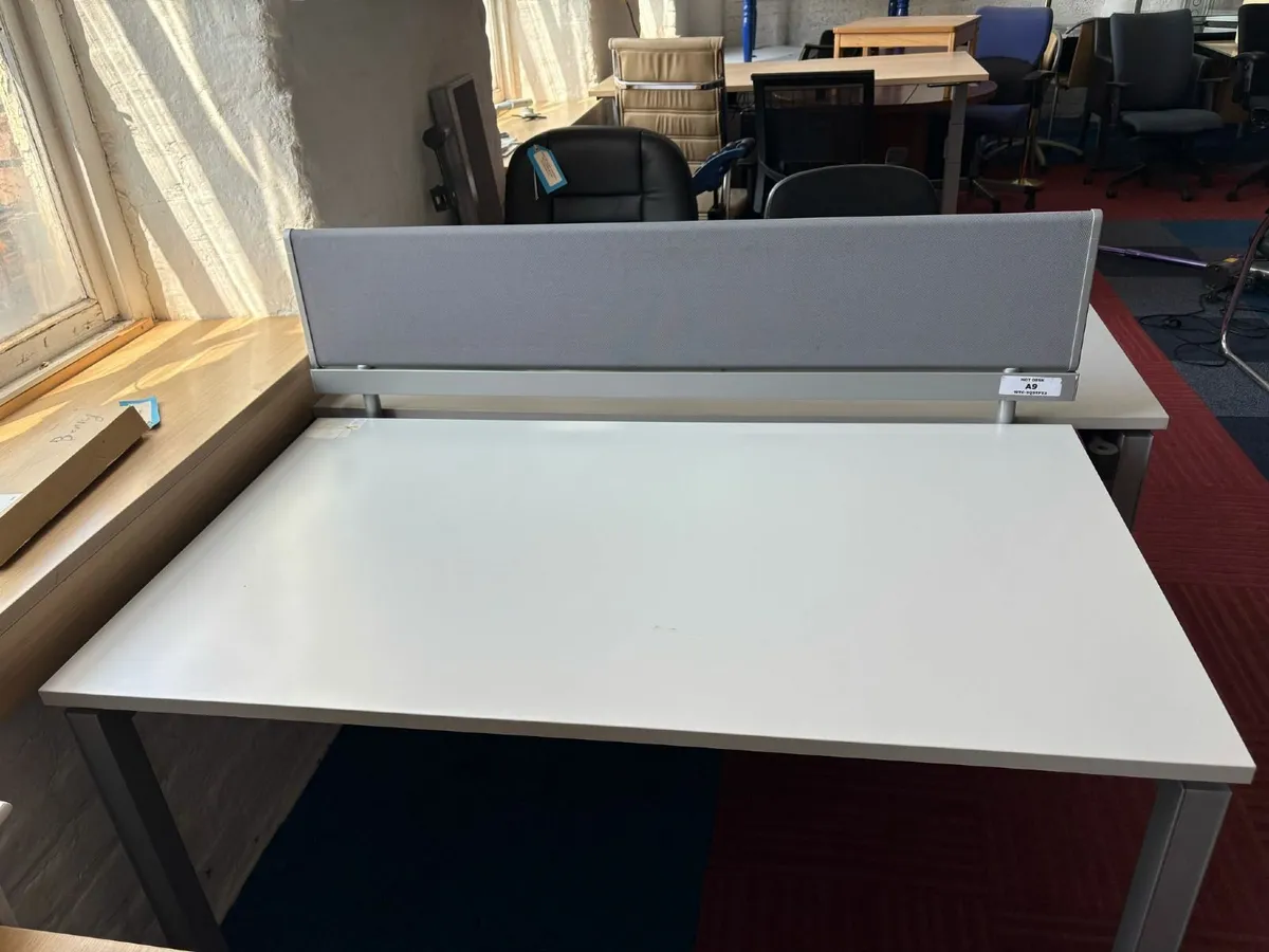 Herman Miller 1400 Bench Desk with Divider - Image 2