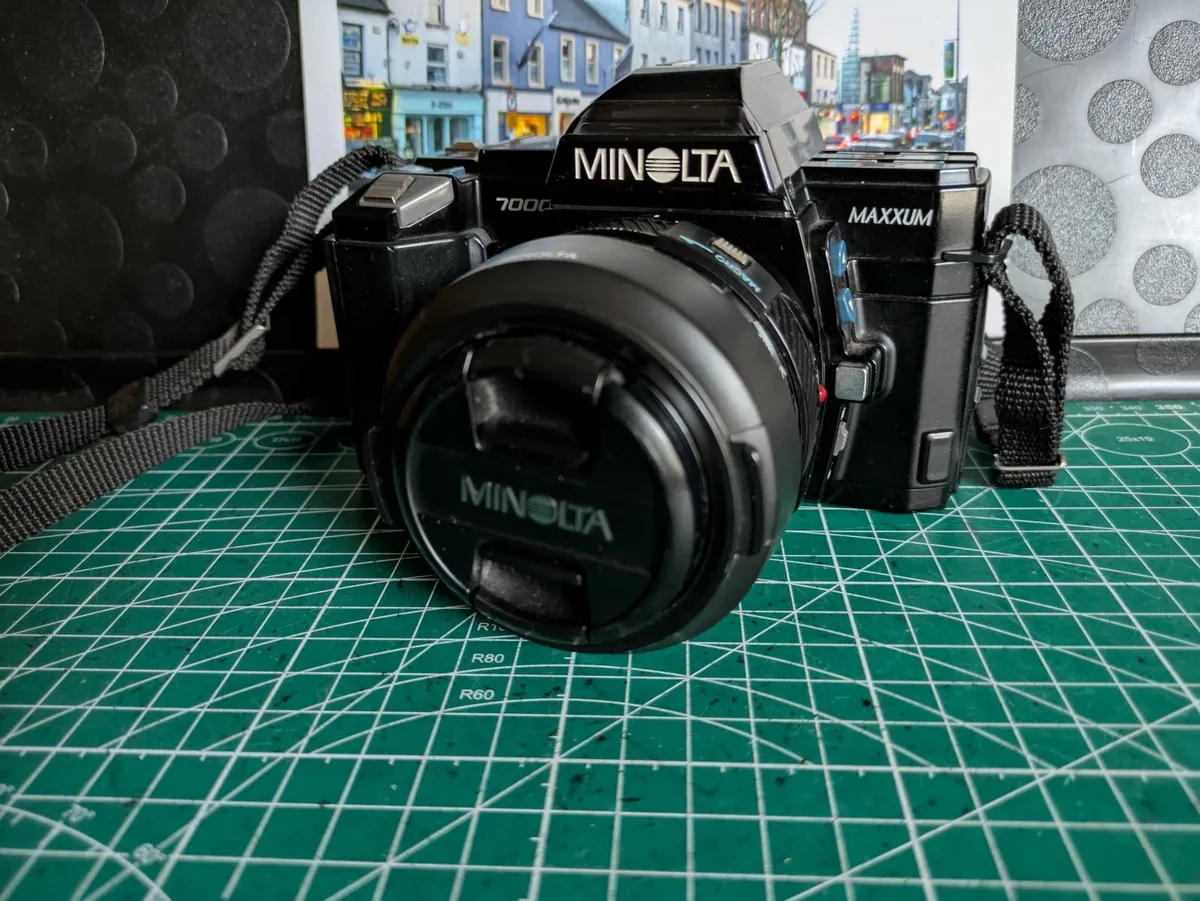 🎞️ Minolta Maxxum 7000 + 35-70mm/4 zoom lens - Image 1