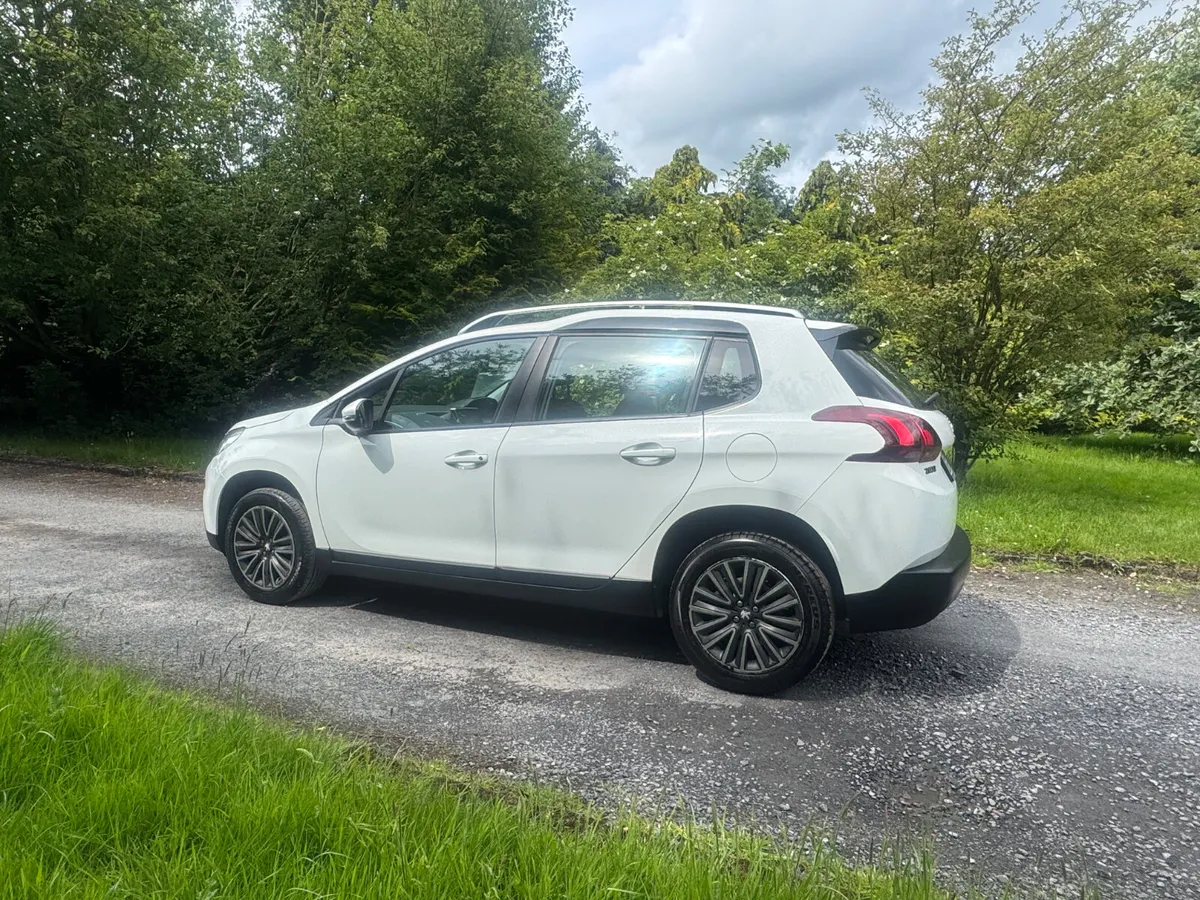 16 Peugeot 2008 1.2 AUTO - Image 3